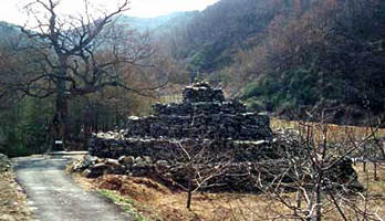 Stone pyrmid, Andong Gyoengbuk - 